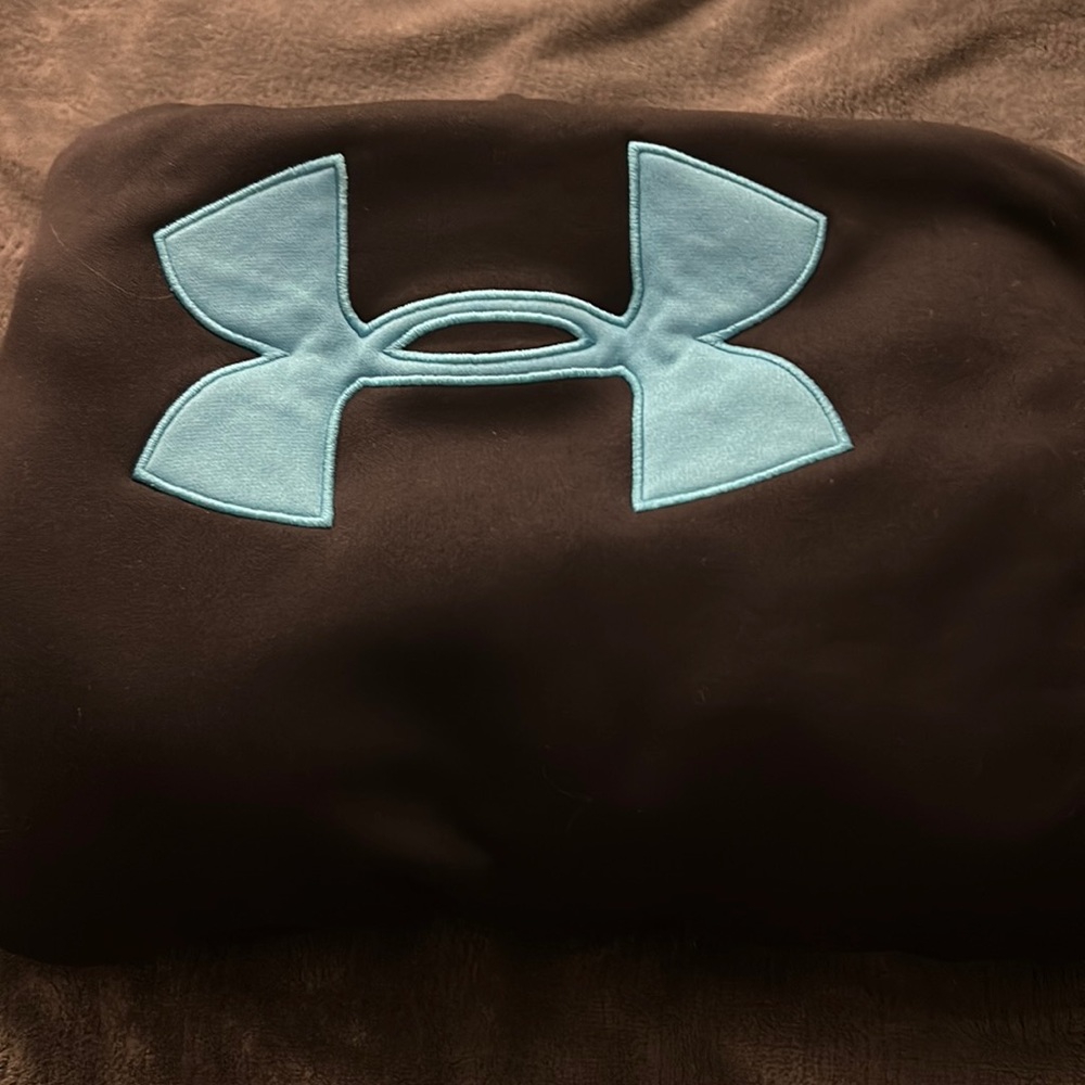 Under armour sweatshirt